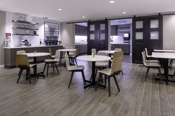 Imagen del bar/restaurante del Hotel Residence Inn By Marriott St. Louis West County. Foto 3