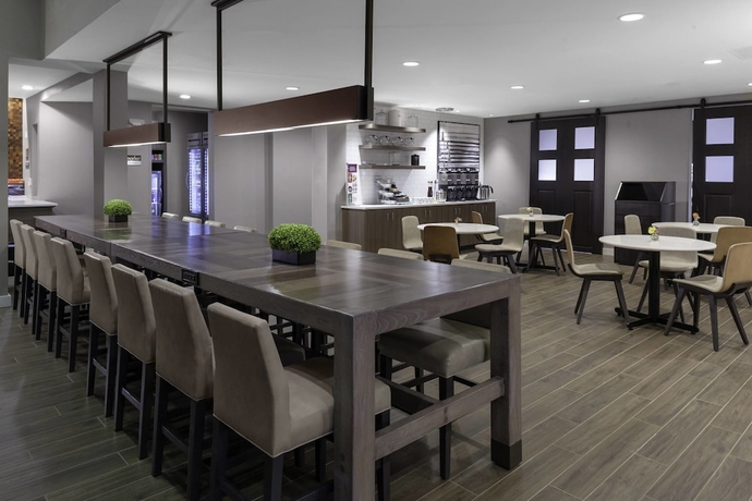 Imagen del bar/restaurante del Hotel Residence Inn By Marriott St. Louis West County. Foto 5