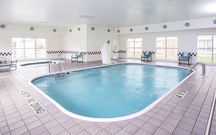 Imagen de la piscina del Hotel Residence Inn By Marriott Topeka. Foto 15