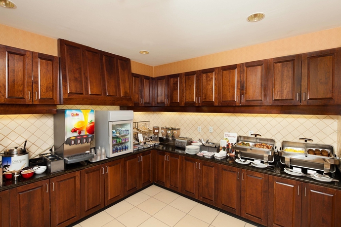 Imagen del bar/restaurante del Hotel Residence Inn By Marriott Wichita East At Plazzio. Foto 6