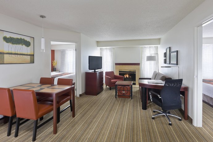 Imagen de la habitación del Hotel Residence Inn Canton. Foto 2