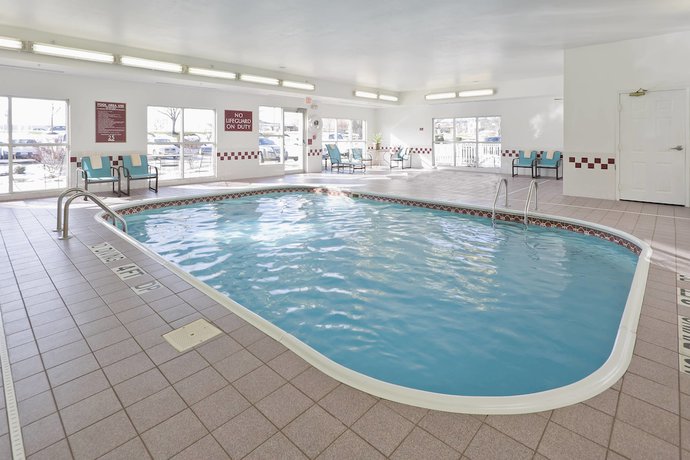 Imagen de la piscina del Hotel Residence Inn Canton. Foto 13