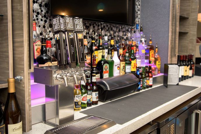 Imagen del bar/restaurante del Hotel Residence Inn Cleveland Avon At The Emerald Event Center. Foto 6