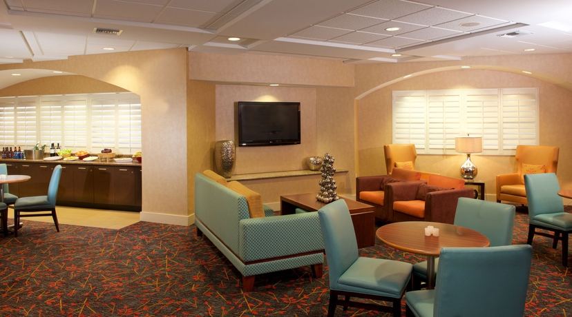 Imagen del bar/restaurante del Hotel Residence Inn Coconut Grove. Foto 2