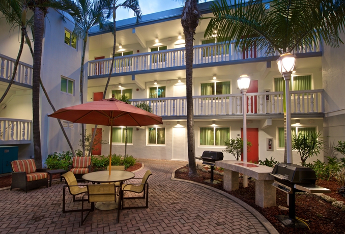 Imagen de los exteriores del Hotel Residence Inn Coconut Grove. Foto 4