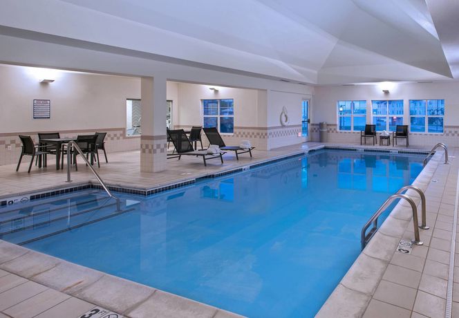 Imagen de la piscina del Hotel Residence Inn Columbia. Foto 15