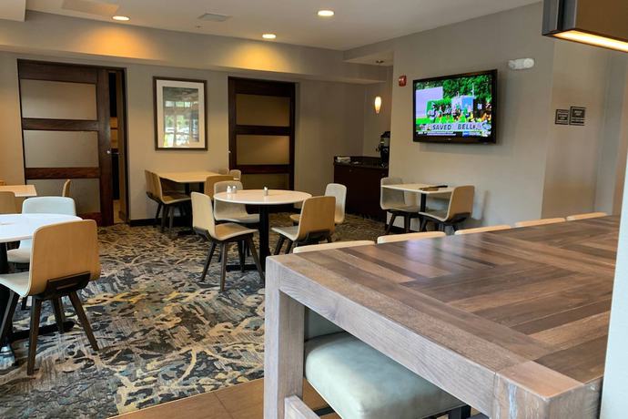 Imagen del bar/restaurante del Hotel Residence Inn Concord. Foto 4