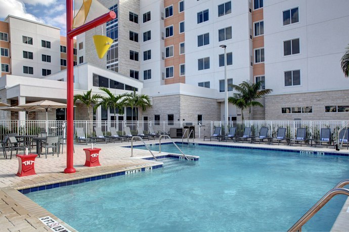 Imagen de la piscina del Hotel Residence Inn Fort Lauderdale Coconut Creek. Foto 10