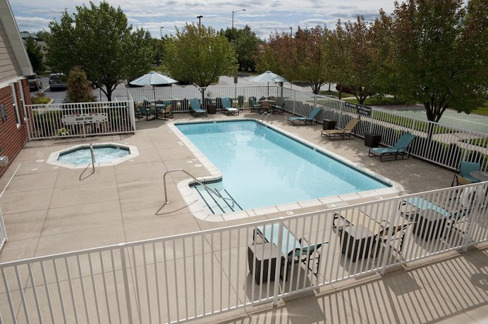 Imagen de la piscina del Hotel Residence Inn Grand Rapids West. Foto 6