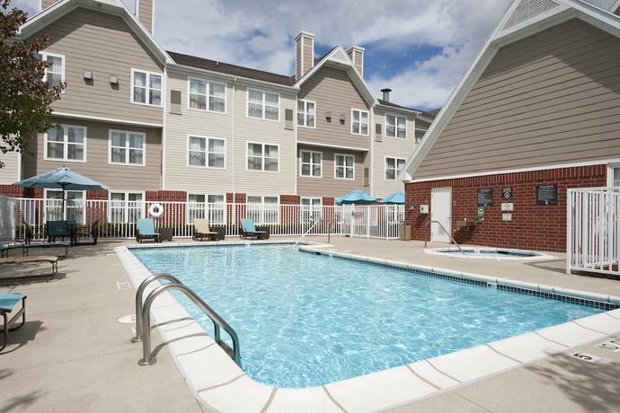 Imagen de la piscina del Hotel Residence Inn Grand Rapids West. Foto 7