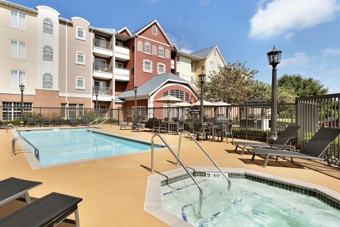 Imagen de la piscina del Hotel Residence Inn Joplin. Foto 19