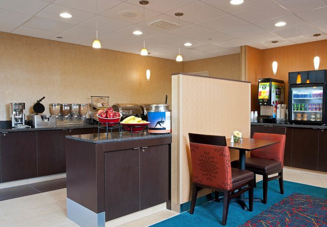 Imagen del bar/restaurante del Hotel Residence Inn Lansing West. Foto 3