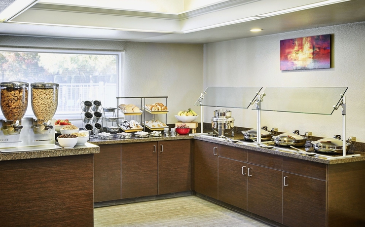 Imagen del bar/restaurante del Hotel Residence Inn Las Vegas Convention Center By Marriott. Foto 3