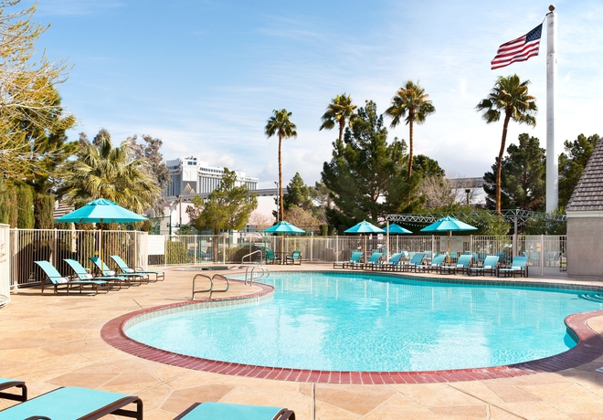 Imagen de la piscina del Hotel Residence Inn Las Vegas Convention Center By Marriott. Foto 13