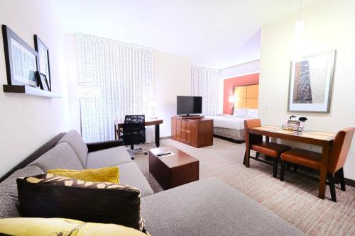 Imagen de la habitación del Hotel Residence Inn Marriott Airport. Foto 12