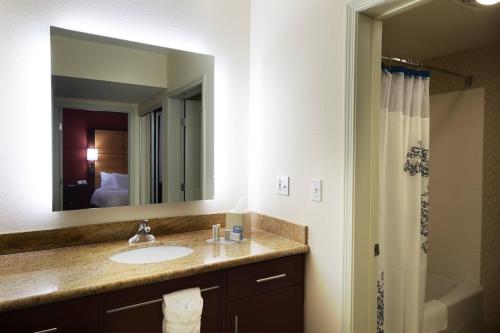 Imagen de la habitación del Hotel Residence Inn Marriott Airport. Foto 15