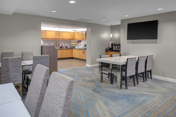 Imagen del bar/restaurante del Hotel Residence Inn Marriott Chester. Foto 2