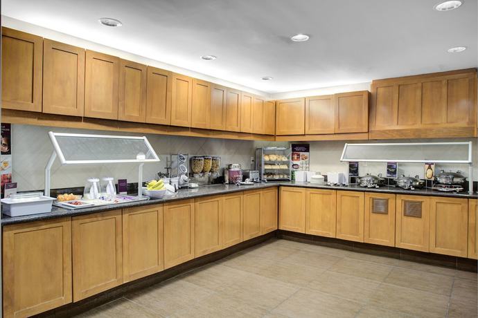 Imagen del bar/restaurante del Hotel Residence Inn Marriott Chester. Foto 4
