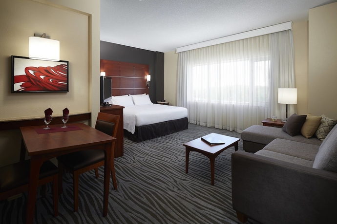 Imagen de la habitación del Hotel Residence Inn Marriott Montreal Airport. Foto 12