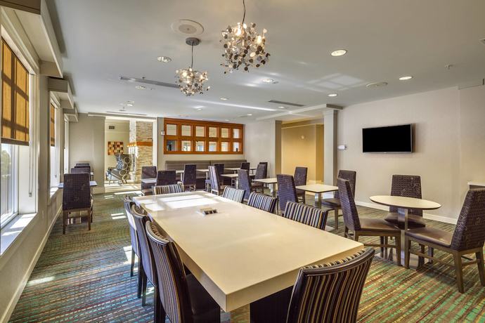 Imagen del bar/restaurante del Hotel Residence Inn Marriott Ocala. Foto 3