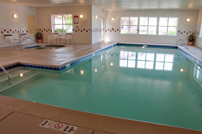 Imagen de la piscina del Hotel Residence Inn Marriott Salem. Foto 13