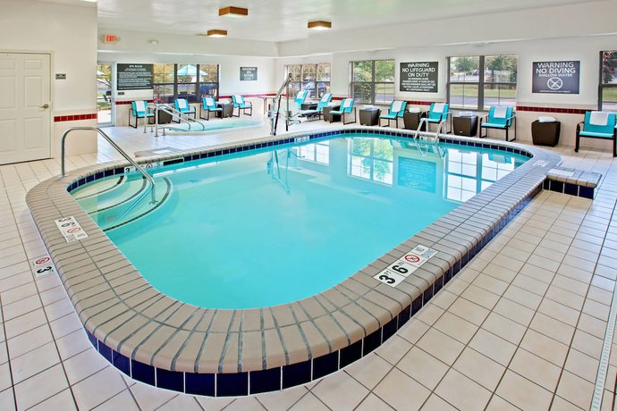 Imagen de la piscina del Hotel Residence Inn Merrillville. Foto 14