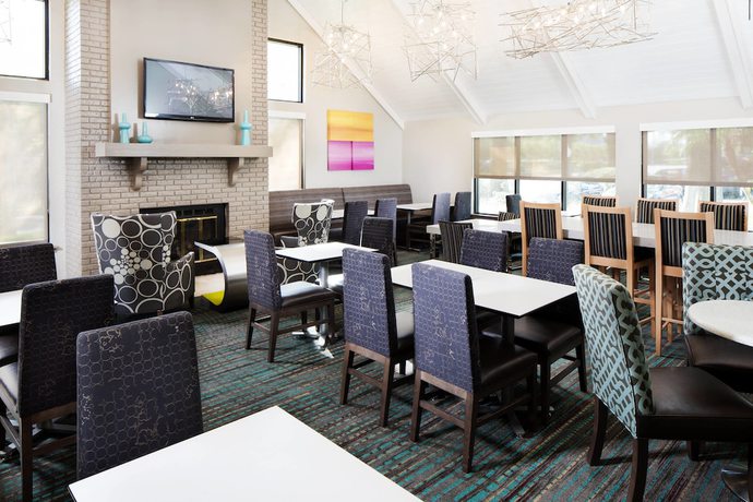 Imagen del bar/restaurante del Hotel Residence Inn Orlando Altamonte Springs/maitland. Foto 3