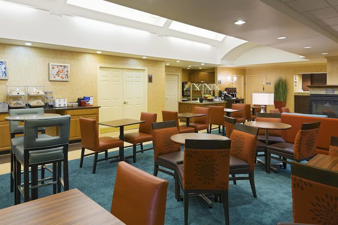 Imagen del bar/restaurante del Hotel Residence Inn Philadelphia Montgomeryville. Foto 8