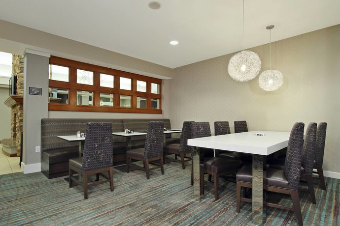 Imagen del bar/restaurante del Hotel Residence Inn Phoenix Glendale Sports and Entertainment District. Foto 6
