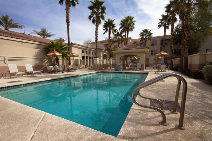 Imagen de la piscina del Hotel Residence Inn Phoenix Mesa. Foto 13