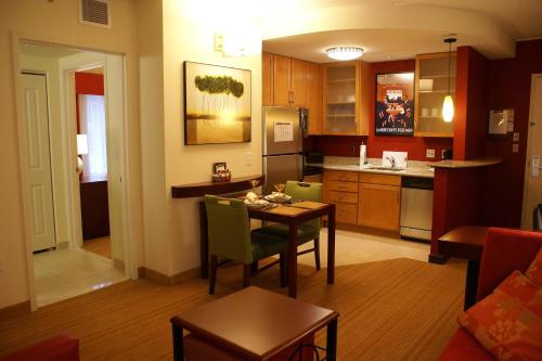 Imagen de la habitación del Hotel Residence Inn Pittsburgh Monroeville/Wilkins Township. Foto 13
