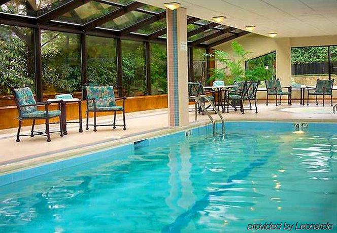 Imagen de la piscina del Hotel Residence Inn Plainview Long Island. Foto 16