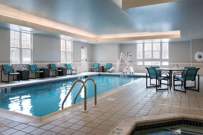 Imagen de la piscina del Hotel Residence Inn Poughkeepsie. Foto 19