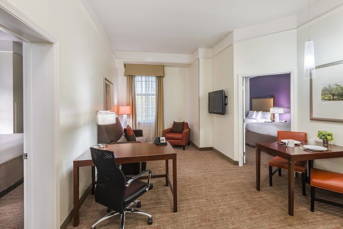 Imagen de la habitación del Hotel Residence Inn Savannah Downtown/ Historic District. Foto 11