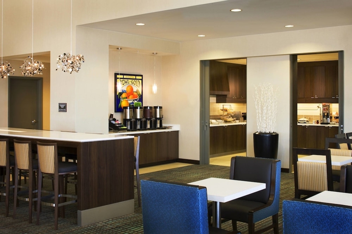 Imagen del bar/restaurante del Hotel Residence Inn Tustin Orange County. Foto 4