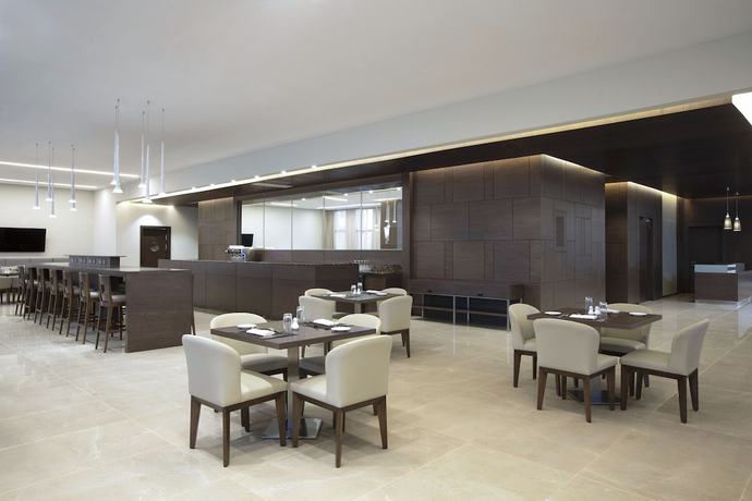 Imagen del bar/restaurante del Hotel Residence Inn by Marriott Algiers Bab Ezzouar. Foto 2