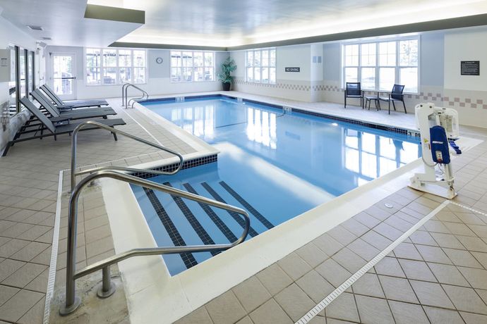 Imagen de la piscina del Hotel Residence Inn by Marriott Boston Marlborough. Foto 20
