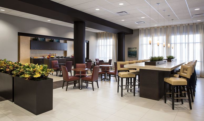 Imagen del bar/restaurante del Hotel Residence Inn by Marriott Calgary South. Foto 3