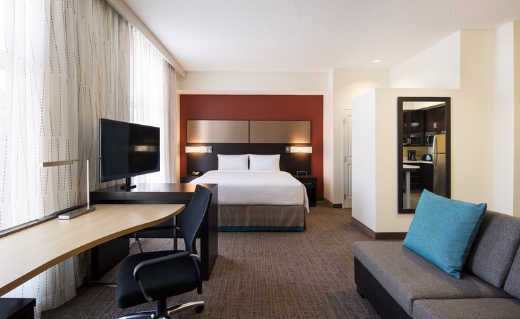 Imagen de la habitación del Hotel Residence Inn by Marriott Calgary South. Foto 6
