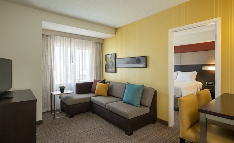 Imagen de la habitación del Hotel Residence Inn by Marriott Calgary South. Foto 9