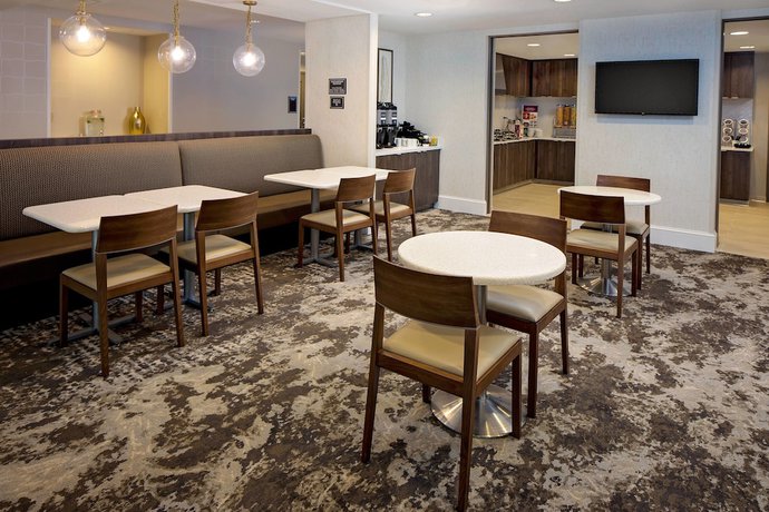 Imagen del bar/restaurante del Hotel Residence Inn by Marriott Charleston Summerville. Foto 4