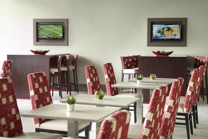 Imagen del bar/restaurante del Hotel Residence Inn by Marriott Columbus OSU. Foto 3