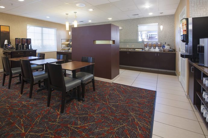 Imagen de los interiores del Hotel Residence Inn by Marriott Folsom Sacramento. Foto 8