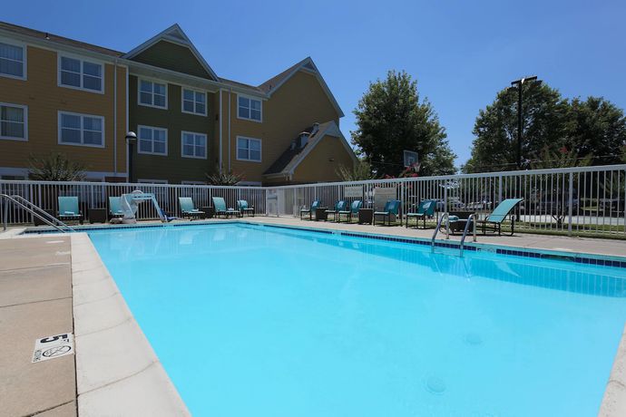 Imagen de la piscina del Hotel Residence Inn by Marriott Fort Smith. Foto 20