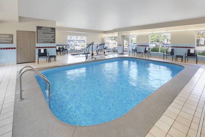 Imagen de la piscina del Hotel Residence Inn by Marriott Indianapolis Airport. Foto 20