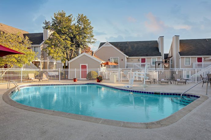 Imagen de la piscina del Hotel Residence Inn by Marriott Lexington North. Foto 20