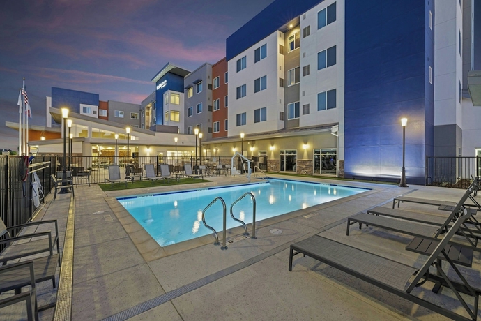 Imagen de la piscina del Hotel Residence Inn by Marriott Lodi Stockton. Foto 14