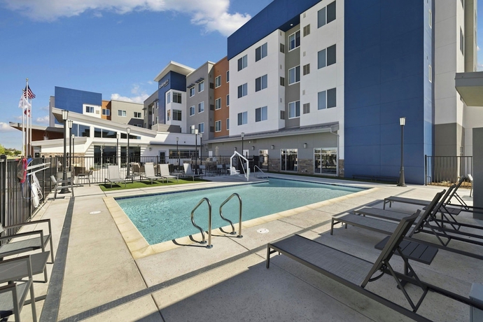 Imagen de la piscina del Hotel Residence Inn by Marriott Lodi Stockton. Foto 15