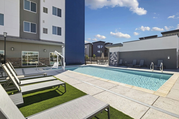 Imagen de la piscina del Hotel Residence Inn by Marriott Lodi Stockton. Foto 16
