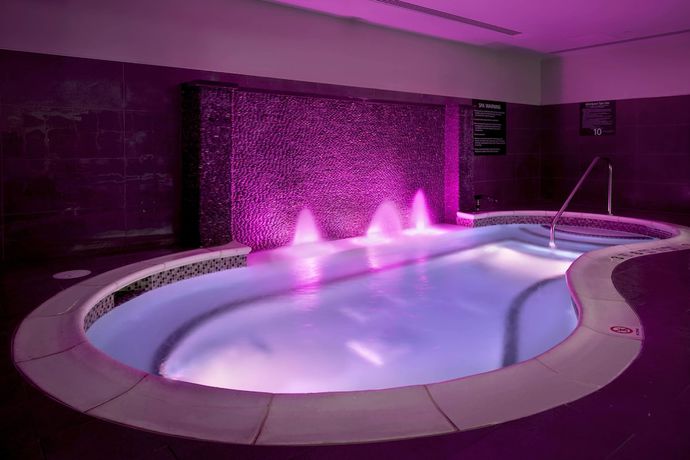 Imagen de la piscina del Hotel Residence Inn by Marriott New York Long Island East End. Foto 18